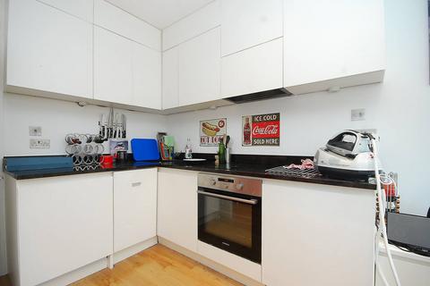 2 bedroom flat to rent, Kelvedon Road, Parsons Green, London, SW6