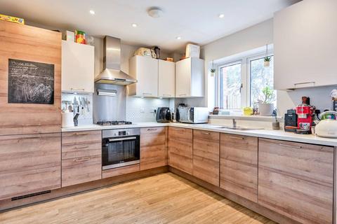 3 bedroom terraced house to rent, Woking, Woking, GU21