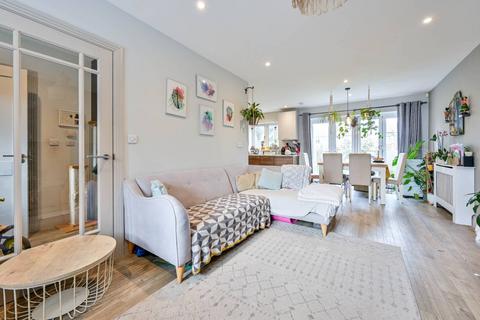 3 bedroom terraced house to rent, Woking, Woking, GU21