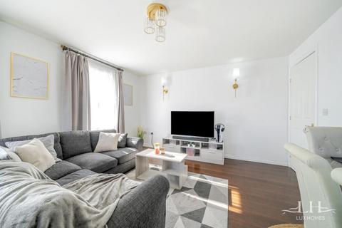 Flat 12, Norfolk Court Norwich Crescent, Chadwell Heath, Romford, RM6 4UN