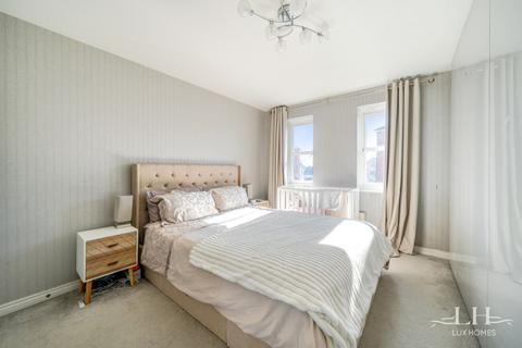 Flat 12, Norfolk Court Norwich Crescent, Chadwell Heath, Romford, RM6 4UN