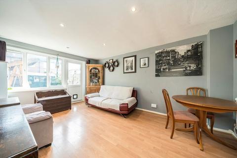 2 bedroom house for sale, Stevens Close, Hampton TW12