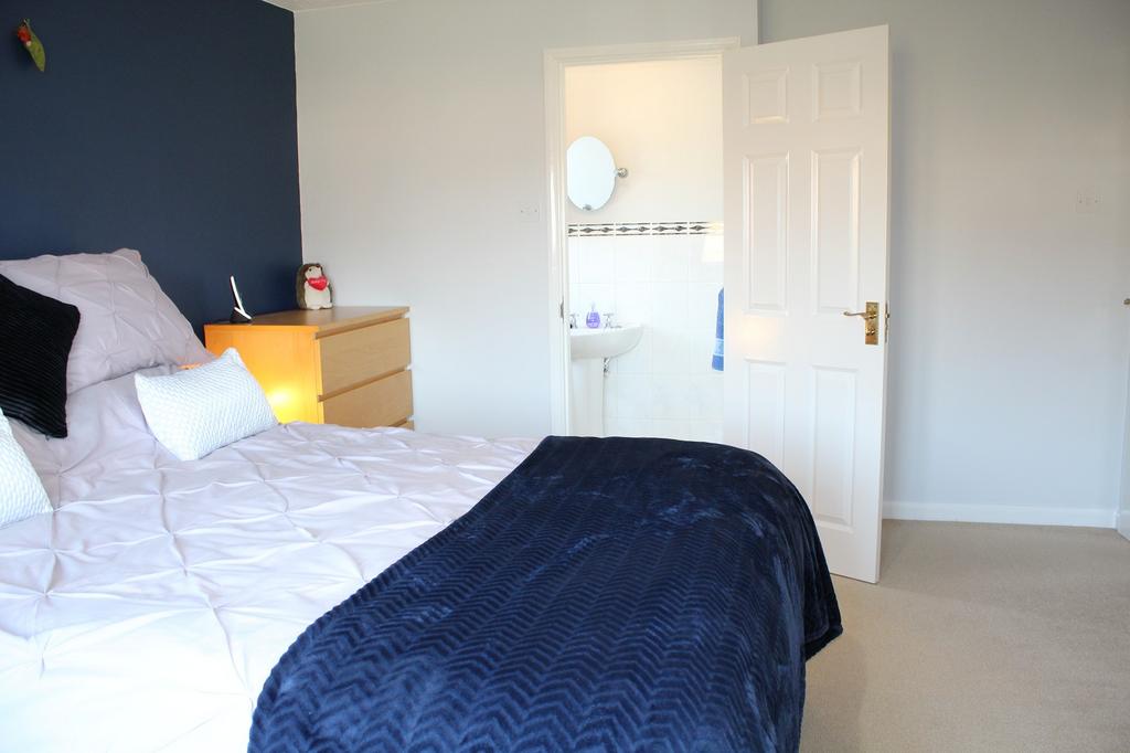 Bedroom 1 Picture 3