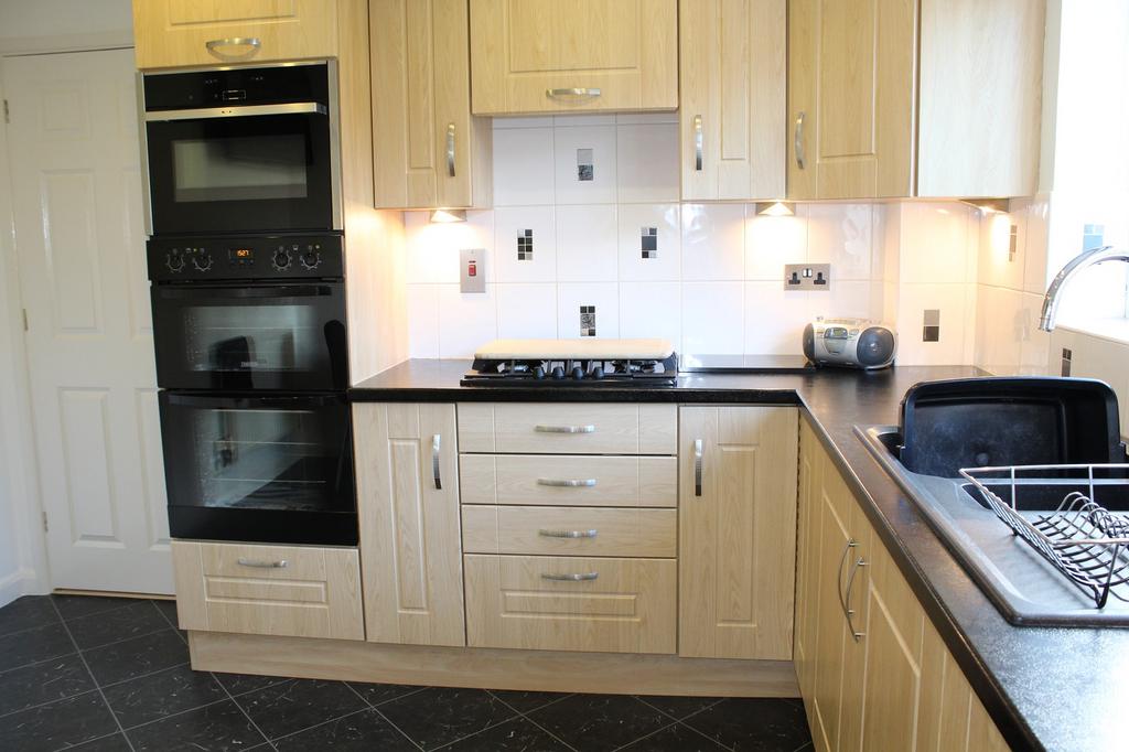 Fitted Kitchen Picture 2