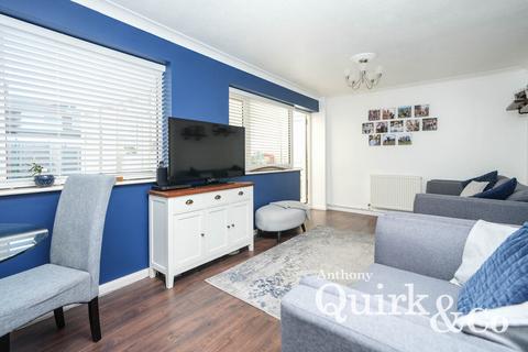 3 bedroom end of terrace house for sale, Link Road, Canvey Island, SS8