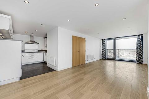 2 bedroom flat to rent, Kingsway, London N12