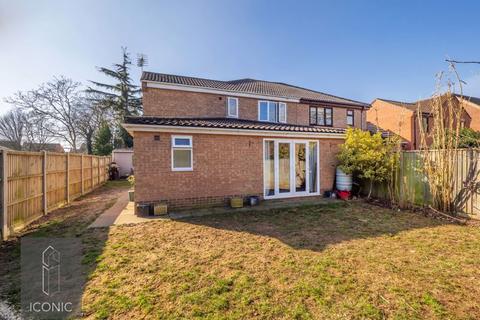 3 bedroom semi-detached house for sale, Bell Close, Taverham, Norwich