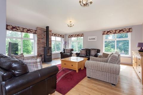 4 bedroom detached house for sale, Biddulph Road, Congleton