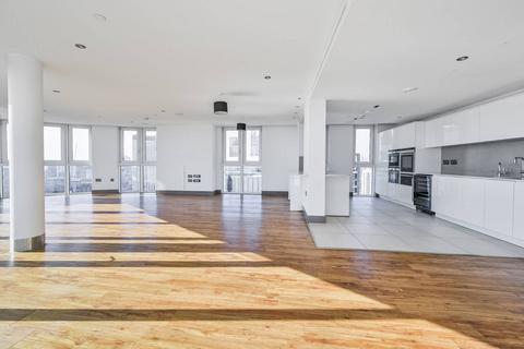 3 bedroom flat for sale, Altitude Point, Alie Street, Aldgate, London, E1