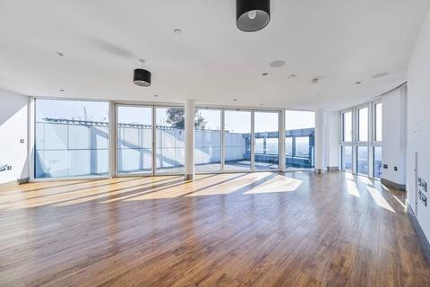 3 bedroom flat for sale, Altitude Point, Alie Street, Aldgate, London, E1