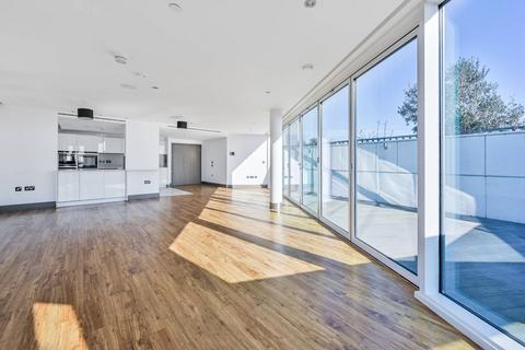 3 bedroom flat for sale, Altitude Point, Alie Street, Aldgate, London, E1