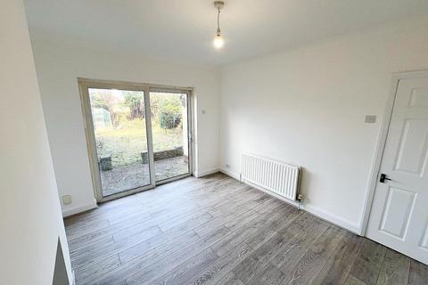 3 bedroom house to rent, Harewood Road, Bedford