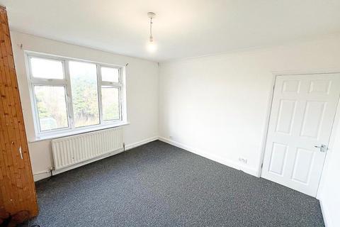 3 bedroom house to rent, Harewood Road, Bedford