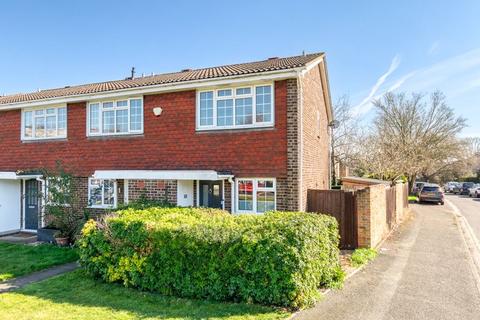 2 bedroom end of terrace house for sale, Mayfield Close, Hersham, Walton-On-Thames