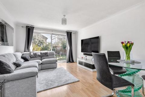 2 bedroom end of terrace house for sale, Mayfield Close, Hersham, Walton-On-Thames