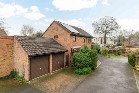3 bedroom detached house for sale, Fisher Close, Hersham, Walton-On-Thames