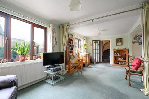 3 bedroom detached house for sale, Fisher Close, Hersham, Walton-On-Thames