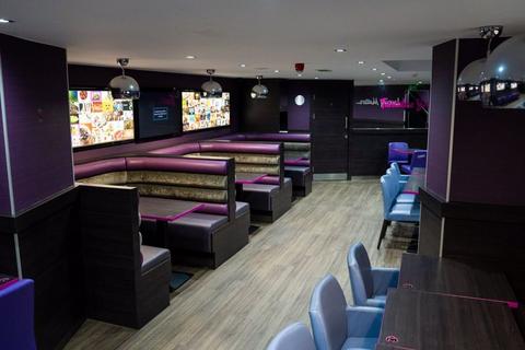 Terraced house for sale, Treatz Dessert Parlour Restaurant, LU1