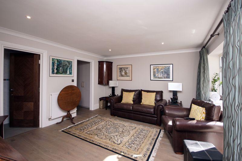Bedroom1/Sitting...