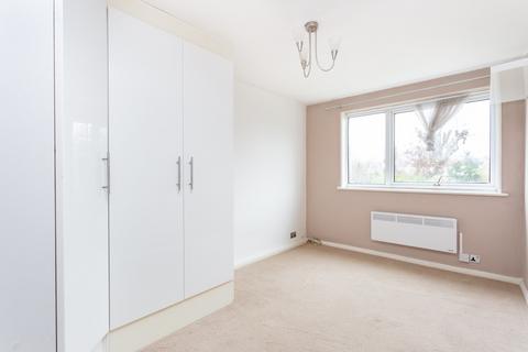 2 bedroom apartment to rent, Woodhaven Gardens, Barkingside IG6