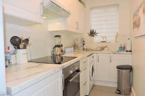 2 bedroom apartment to rent, Hova Villas, Hove