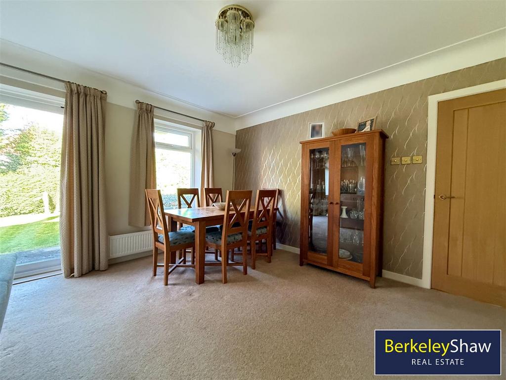 Lounge/ Dining Room