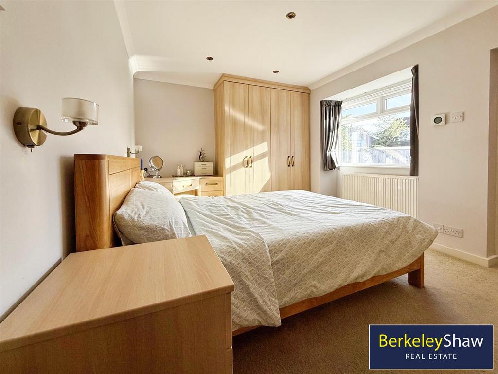 Main Bedroom (En-suite)