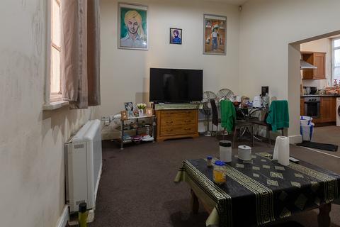 2 bedroom flat for sale, Grosvenor Gate, Leicester LE5