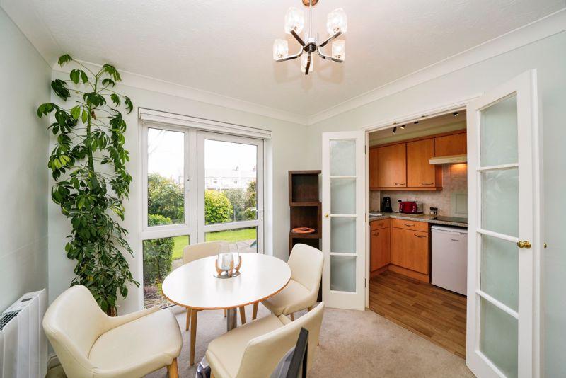 Living Room/Dining