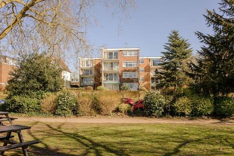 2 bedroom flat for sale, Albany Park Road, Kingston Upon Thames KT2