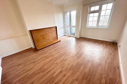 3 bedroom flat to rent, Mottingham Road, Eltham, London, SE9 4TN