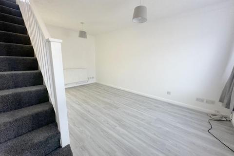 2 bedroom terraced house to rent, Pytchley Close, Bushmead, Luton, LU2 7YS