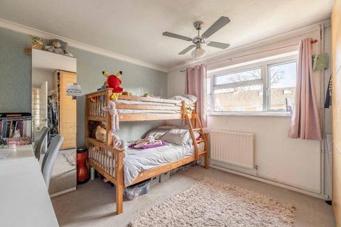 2 bedroom flat for sale, Heathway, Iver, Slough, Buckinghamshire, SL0 0BX