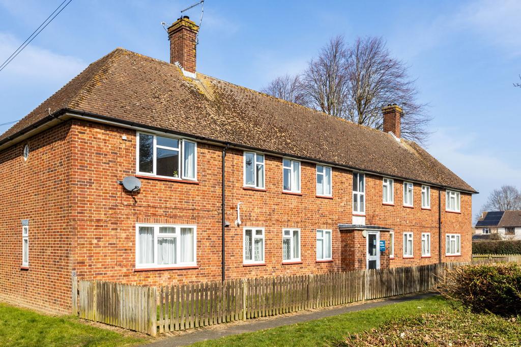 milton-gardens-tonbridge-tn9-2-bed-flat-250-000