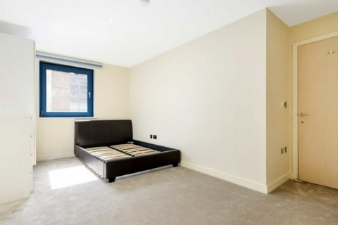 3 bedroom flat to rent, London E16