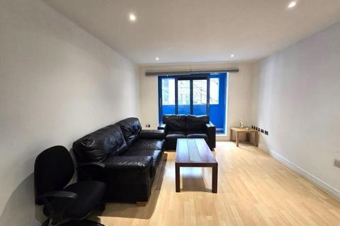 3 bedroom flat to rent, London E16