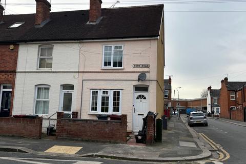 3 bedroom end of terrace house to rent, York Road, Reading RG1