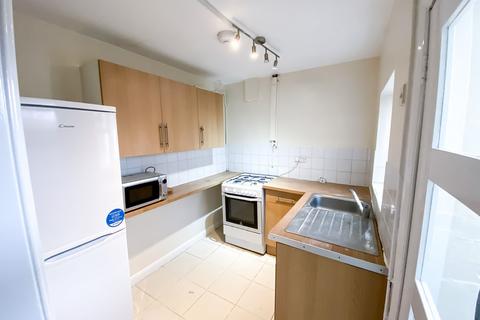 3 bedroom end of terrace house to rent, York Road, Reading RG1