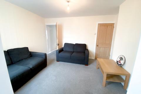 3 bedroom end of terrace house to rent, York Road, Reading RG1