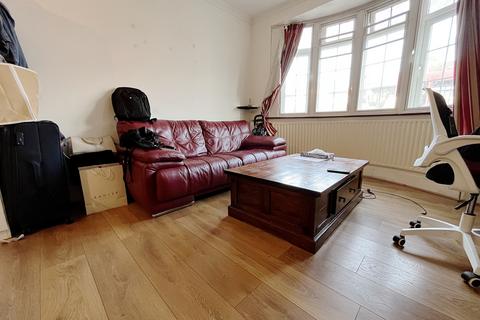 Studio to rent, Kingsley Road, Hounslow, TW3