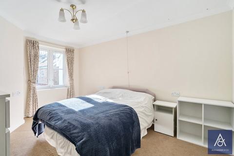 1 bedroom apartment for sale, St Rumbolds Court, Northants NN13