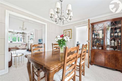 12 Rowlatt Close, Dartford, DA2 7BT