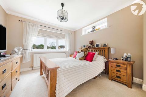 12 Rowlatt Close, Dartford, DA2 7BT