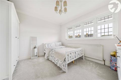 12 Rowlatt Close, Dartford, DA2 7BT