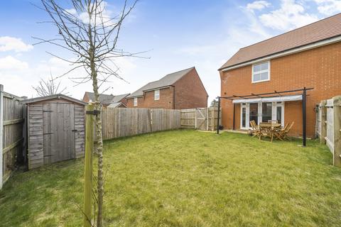 3 bedroom terraced house for sale, Toki Road, Buckinghamshire MK18