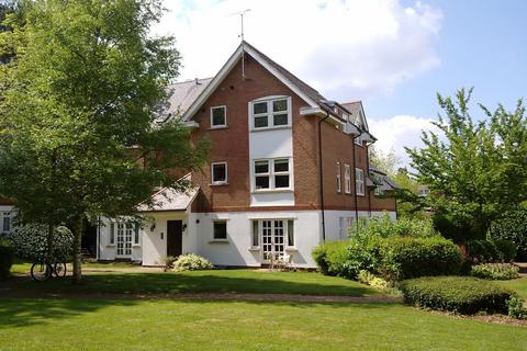 2 bedroom apartment to rent, Poets Court, Harpenden AL5