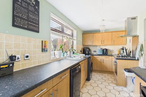 4 bedroom detached house for sale, Station Road, Hull HU12