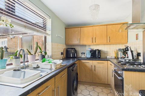4 bedroom detached house for sale, Station Road, Hull HU12