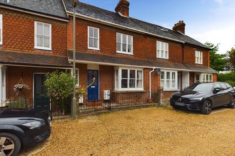 2 bedroom terraced house to rent, Reigate RH2