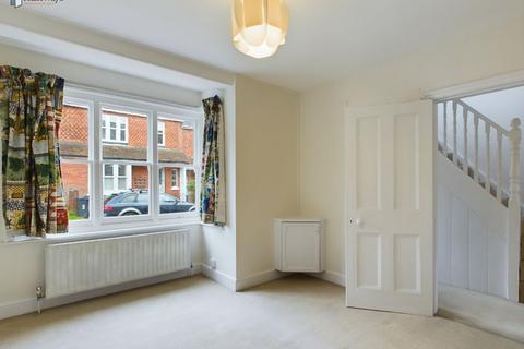 2 bedroom terraced house to rent, Reigate RH2